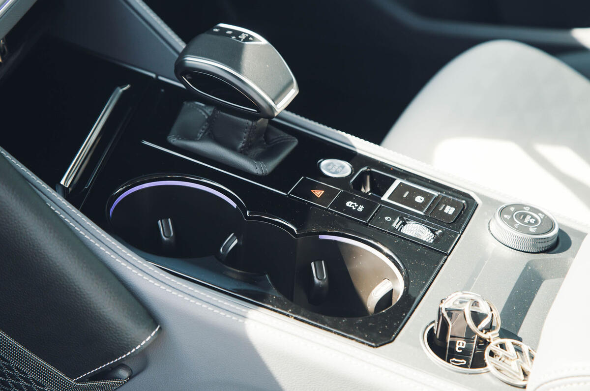vw touareg review 2024 14 centre console vw touareg review 2024 14 centre console