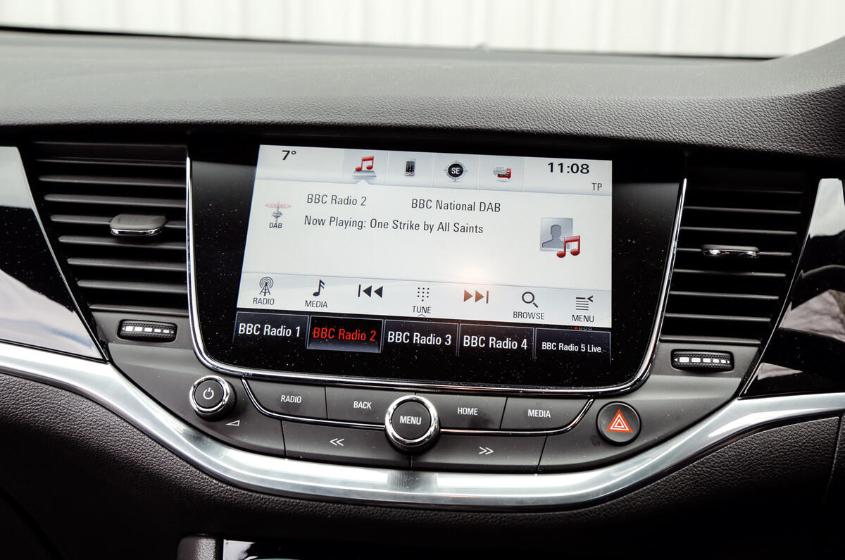 Vauxhall Astra Sports Tourer infotainment 