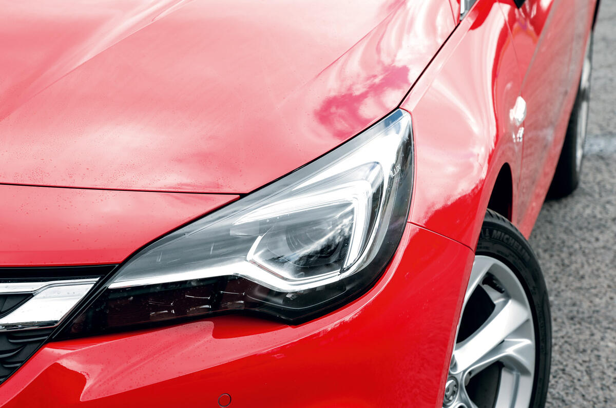 Vauxhall Astra Sports Tourer headlight