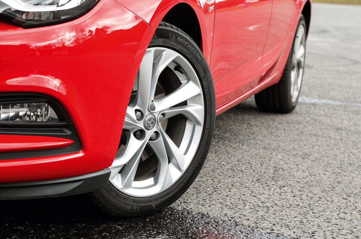 Vauxhall Astra SRi alloy wheels