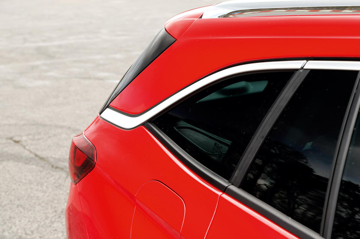 Vauxhall Astra Sports Tourer roofline