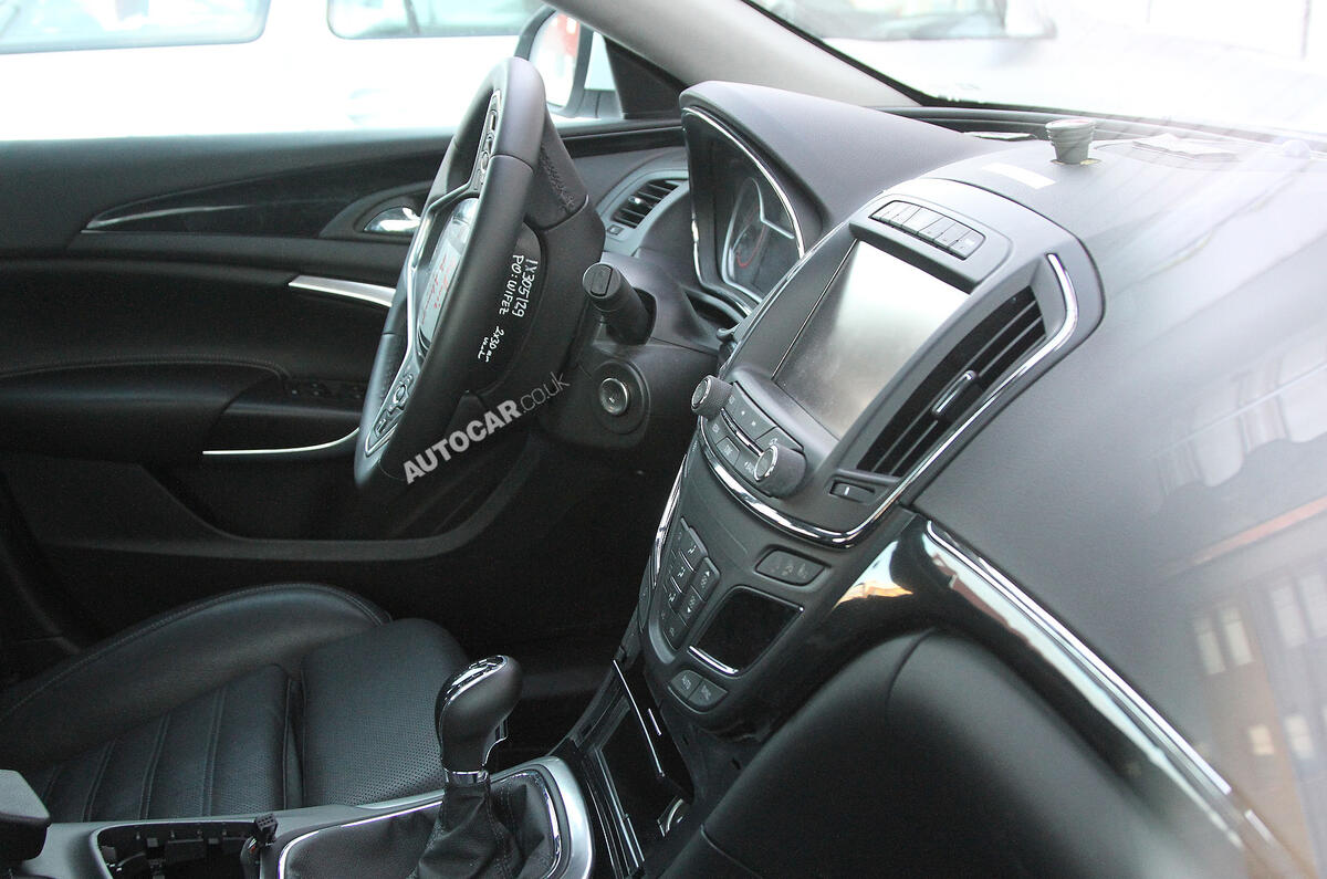 Vauxhall Insignia facelift: latest spy pics