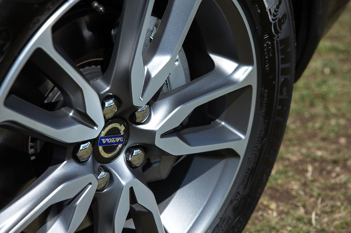 17in Volvo V60 Cross Country alloy wheel