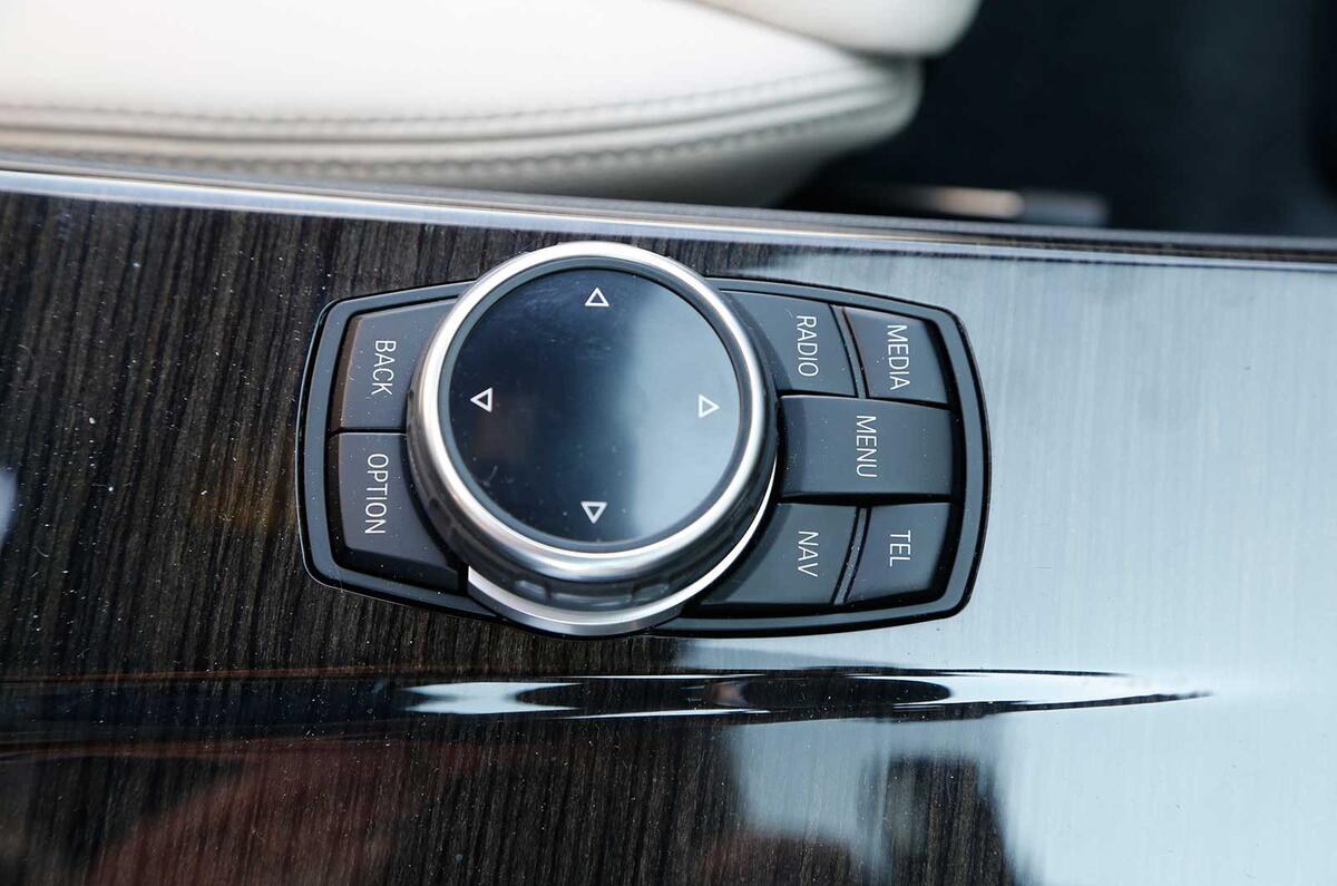 Comparison: BMW X4 versus Porsche Macan