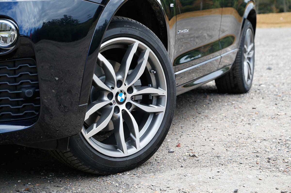 Comparison: BMW X4 versus Porsche Macan