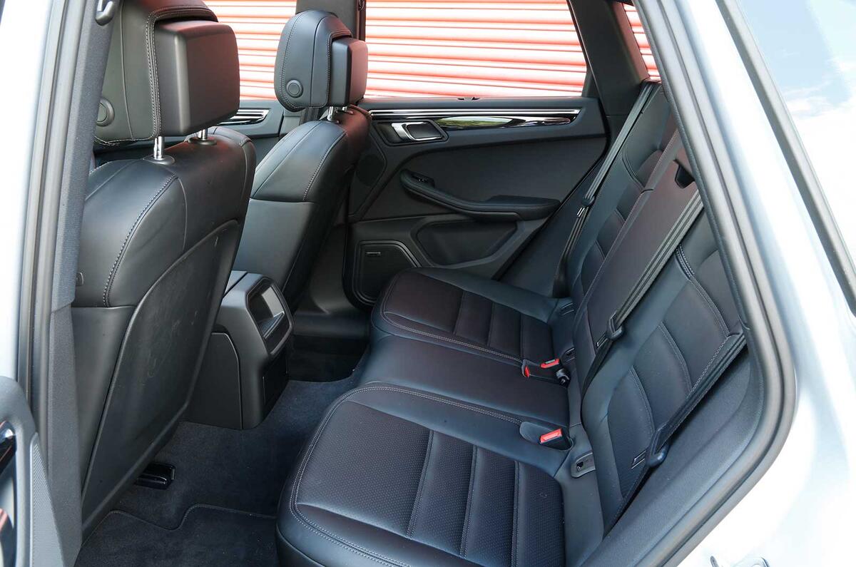 Comparison: BMW X4 versus Porsche Macan