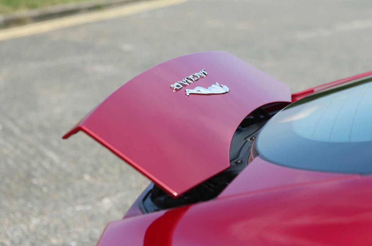 no title Comparison: Jaguar XK Dynamic R versus Jaguar F-type R coupe