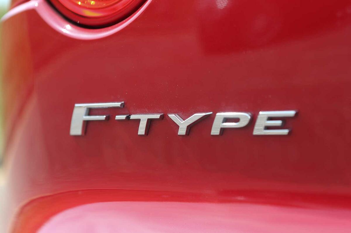 no title Comparison: Jaguar XK Dynamic R versus Jaguar F-type R coupe