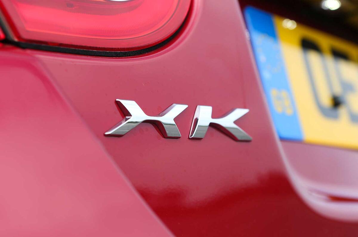 no title Comparison: Jaguar XK Dynamic R versus Jaguar F-type R coupe