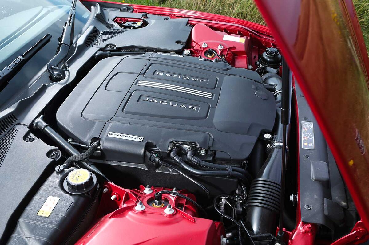 no title Comparison: Jaguar XK Dynamic R versus Jaguar F-type R coupe
