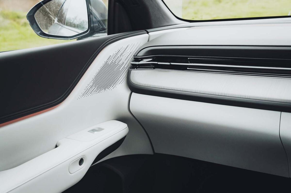 Xpeng G6 Performance FD 2025   ME 8