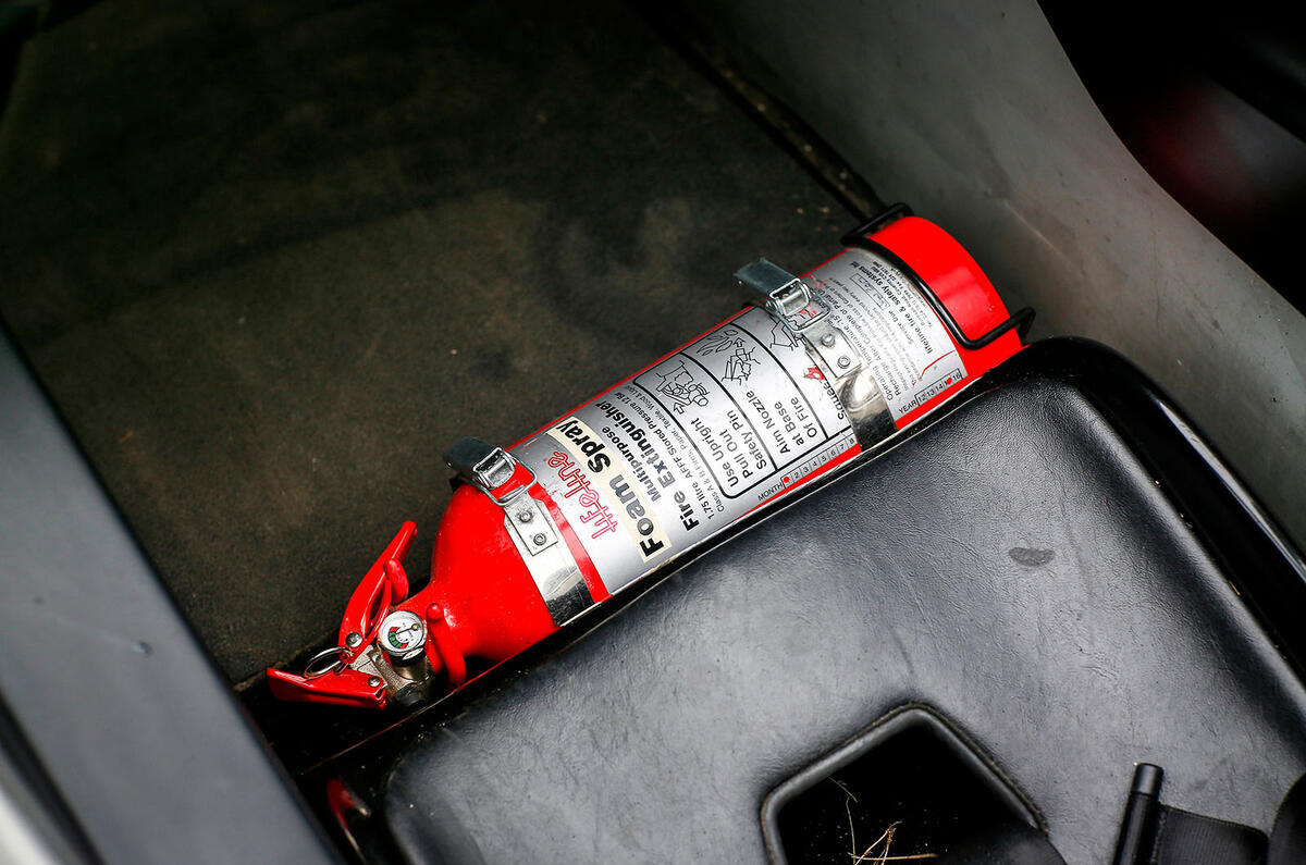 Zenos E10 S fire extinguisher