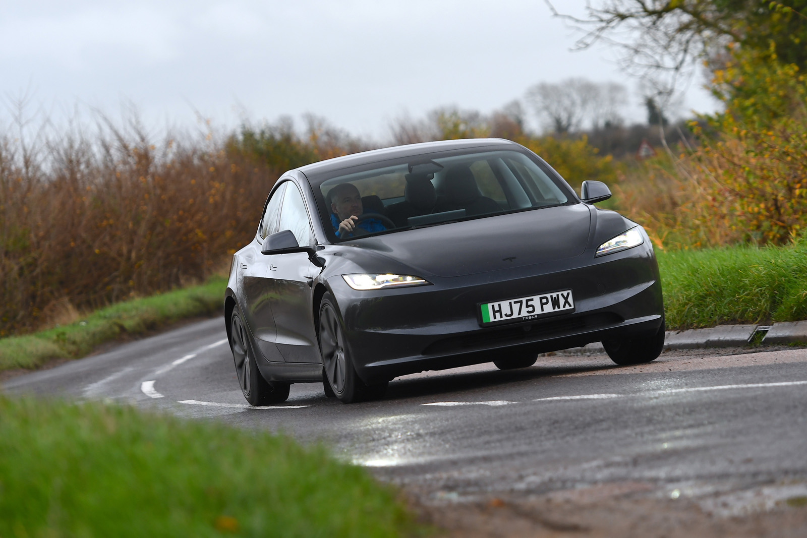 Tesla Model 3 Dual Moter 2025 jb4