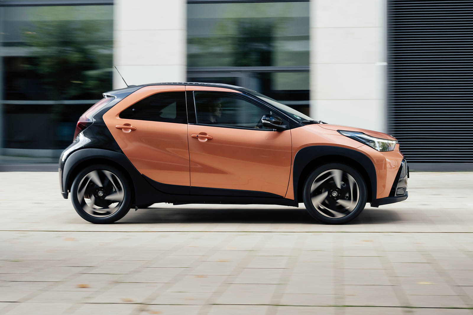 Toyota Aygo X review 2025 008 panning