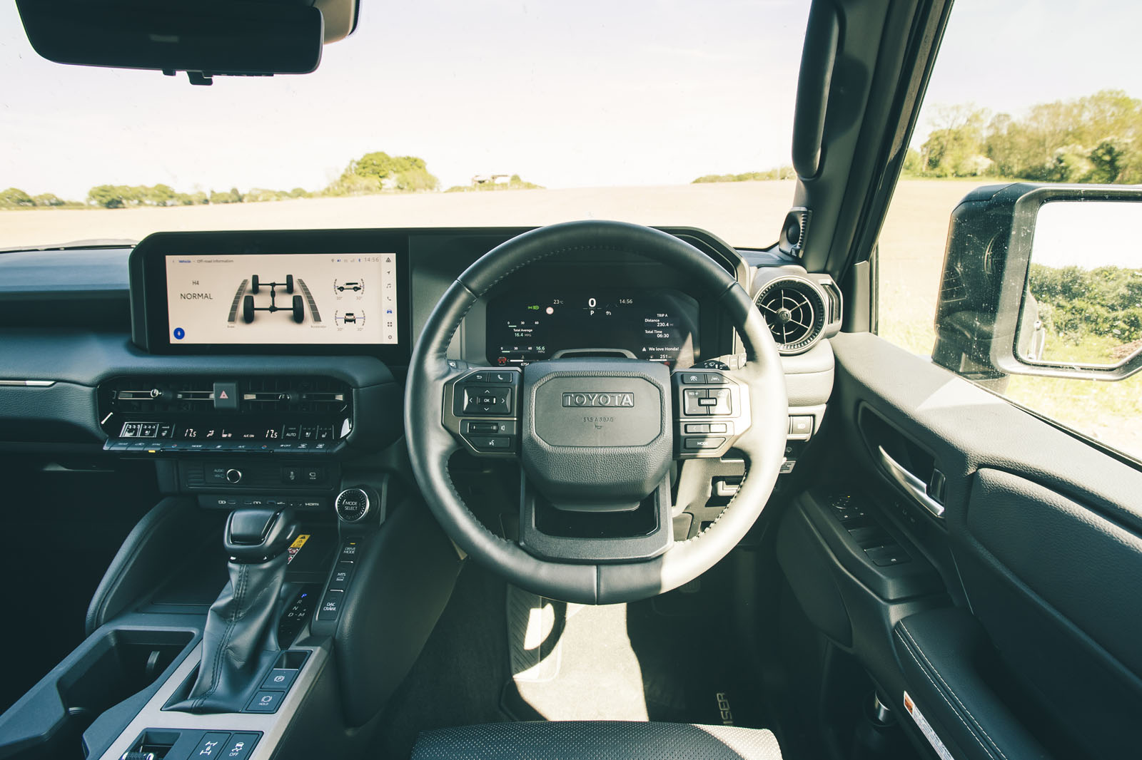 Toyota Land Cruiser 2025 Review dash 29