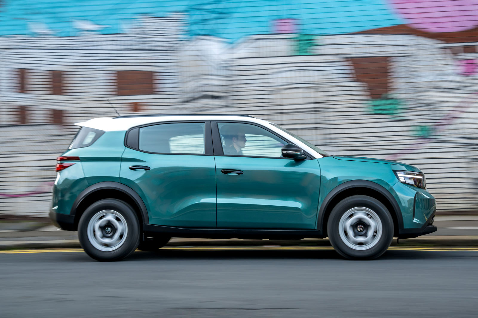 Vauxhall Frontera Hybrid side tracking