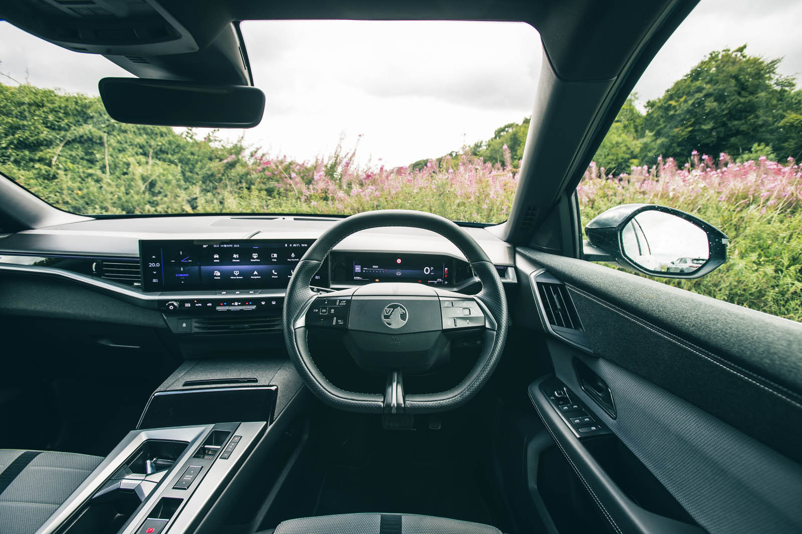 Vauxhall Grandland review 2025 009 dash