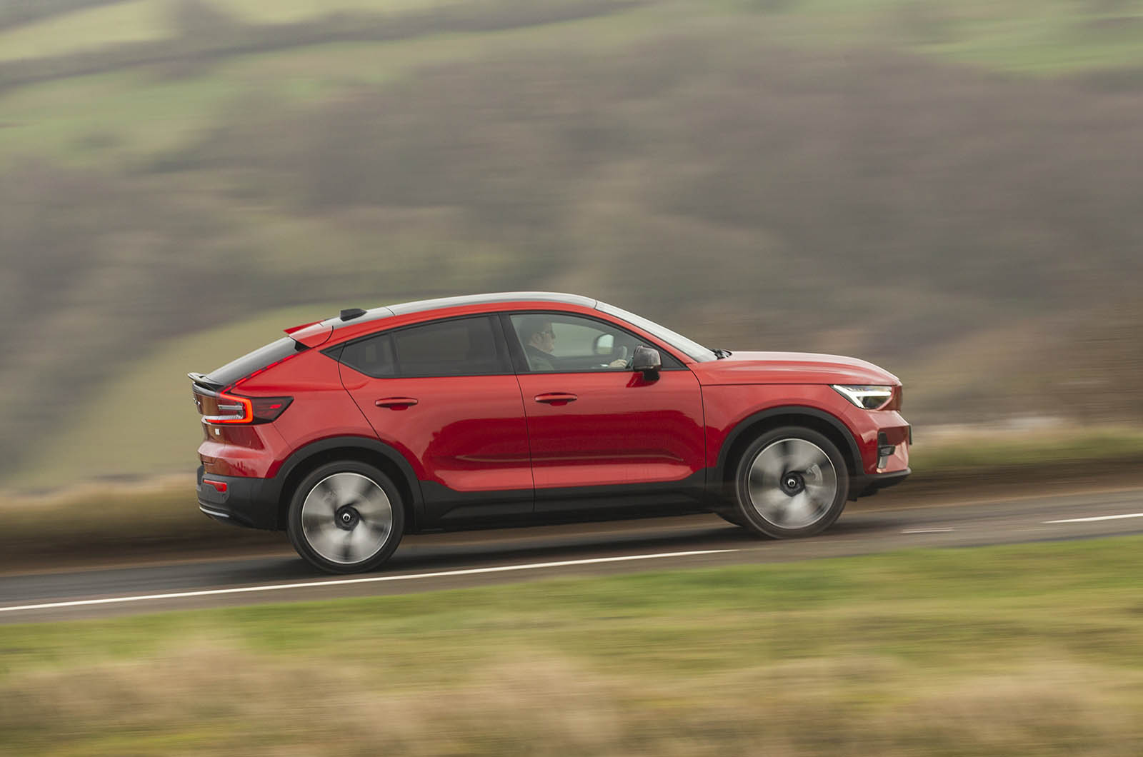 Volvo C40 Recharge panning