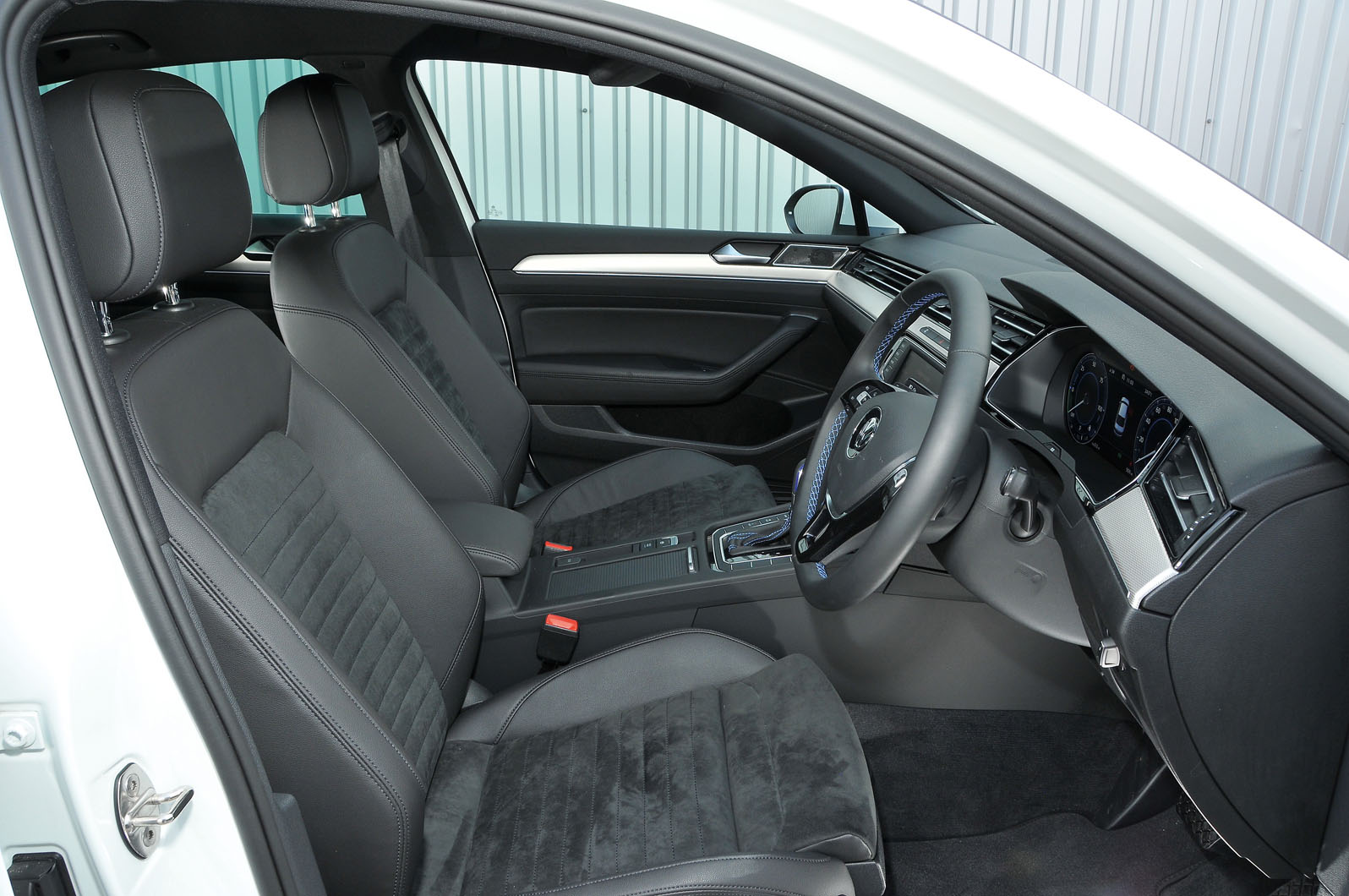 Volkswagen Passat GTE interior